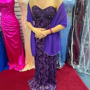 Womens Gown and Shall